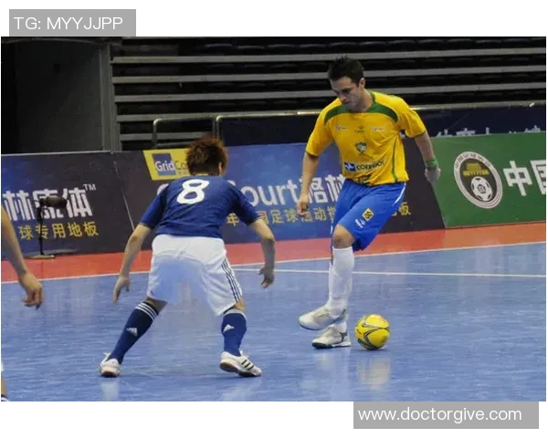 五人制足球球星推荐的专业球鞋款式与选择指南 五人制足球球星推荐的专业球鞋款式与选择指南