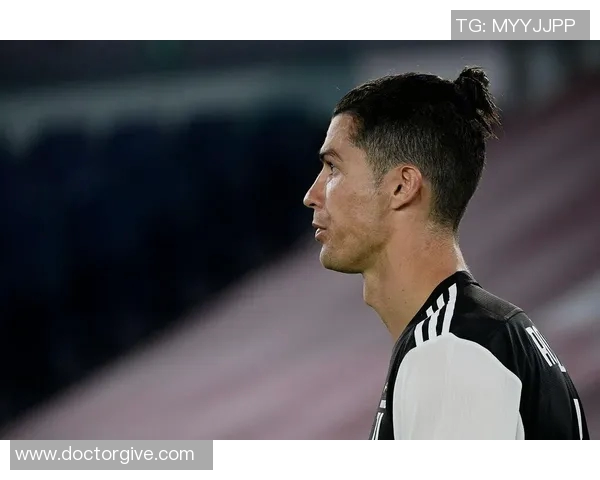 足球巨星高清桌面图片精选展现全球顶级球员风采与魅力