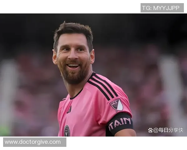 全球足球三大顶尖球星排名及其成就分析揭秘