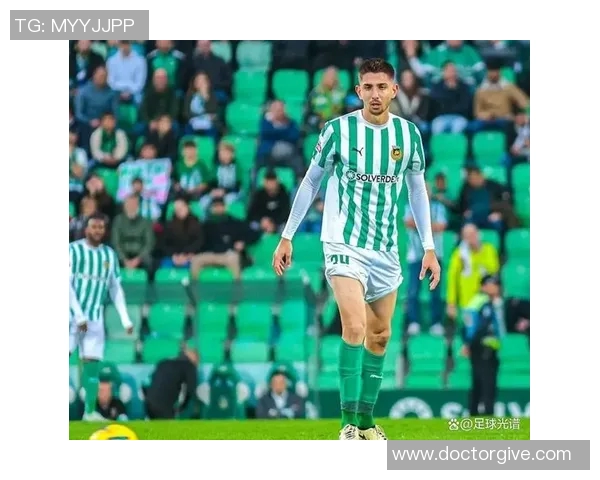 18岁足球新星颜值与才华兼备 他被誉为最帅球员引领未来风潮