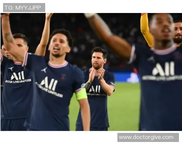 法国前足球球星的人生历程与绿茵传奇全面回顾 法国前足球球星的人生历程与绿茵传奇全面回顾