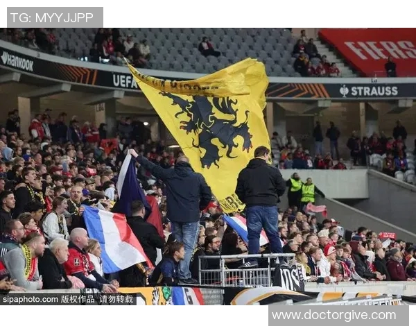 足球巨星纷纷送福利,回馈球迷热情,精彩活动引爆全城热潮 足球巨星纷纷送福利,回馈球迷热情,精彩活动引爆全城热潮