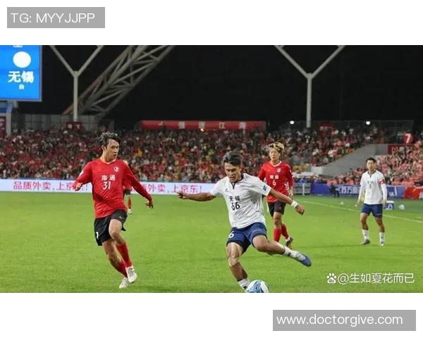 足球球星与观众席的互动关系如何影响比赛氛围与球迷情感共鸣